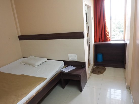Hotel Ashish Deluxe